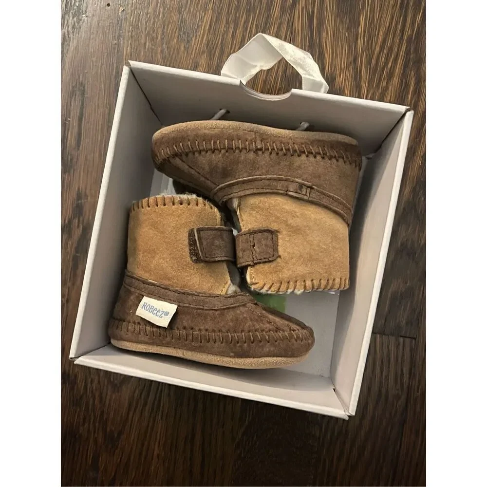 NEW Robeez Baby 0-6 Months Galway Cozy Suede and Sherpa Lined Boots